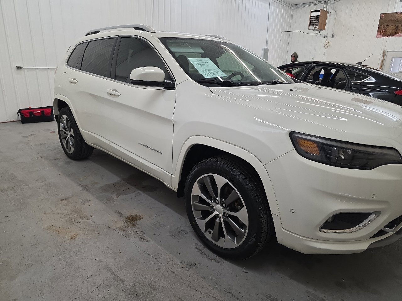 Used 2019 Jeep Cherokee Overland w/ Technology Group image 17