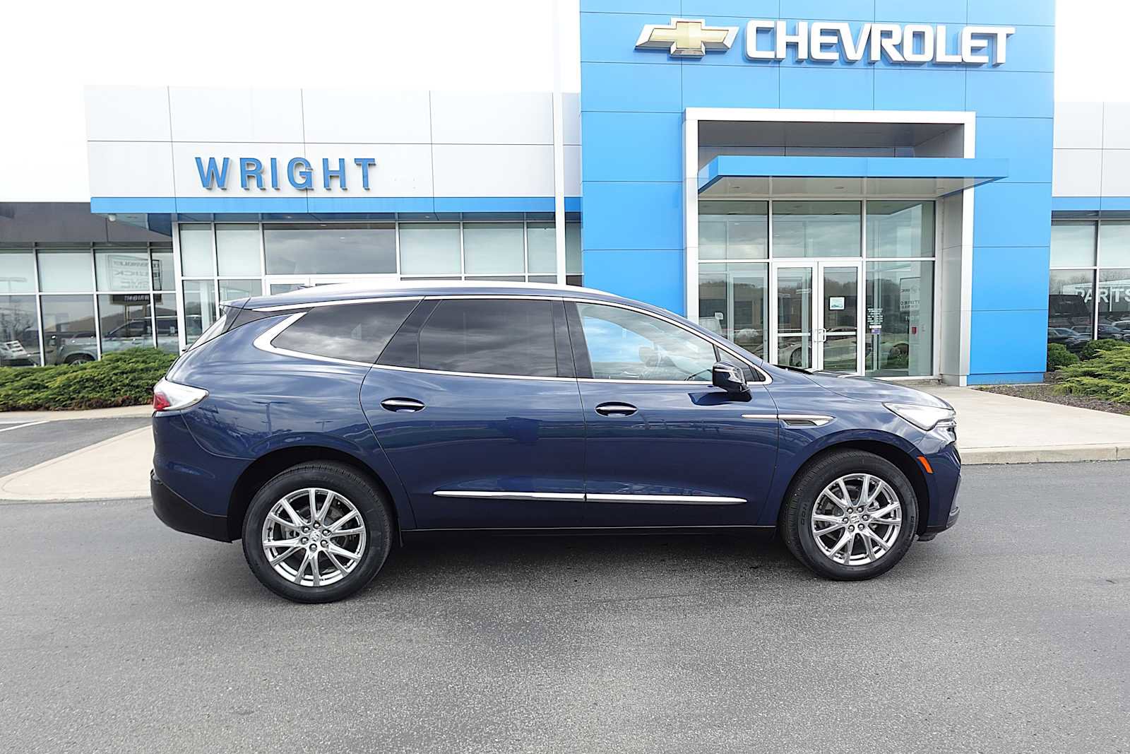Used 2023 Buick Enclave Essence w/ Experience Buick Package image 2