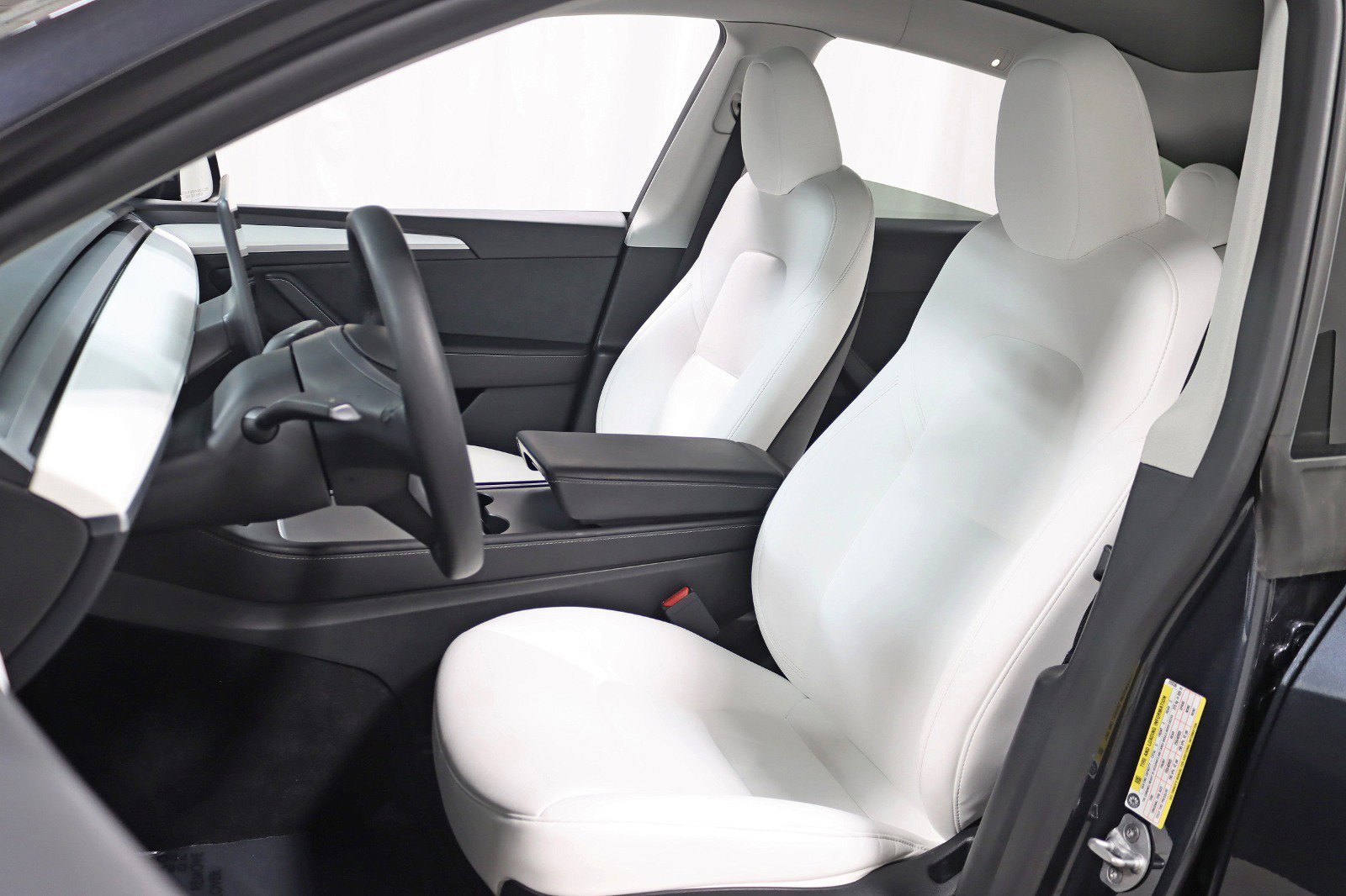 Used 2024 Tesla Model Y Long Range AWD/4WD image 27