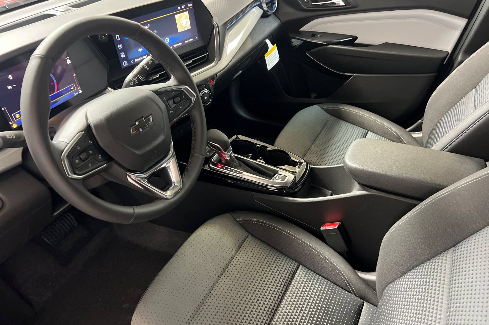 New 2026 Chevrolet Trax LT w/ Midnight Edition FWD image 10