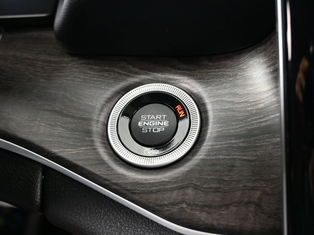 Used 2023 Jeep Grand Cherokee Limited w/ Black Appearance Package image 28