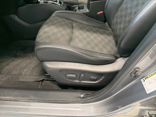 Used 2020 Nissan Rogue Sport SV w/ Technology Package AWD/4WD image 13