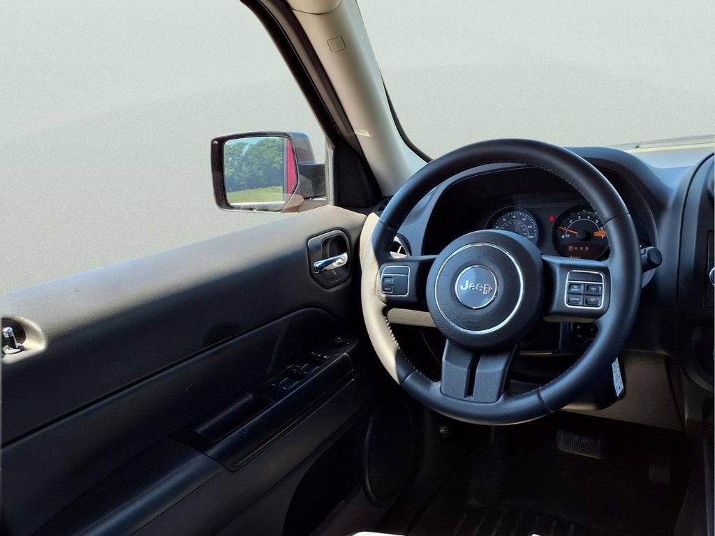Used 2015 Jeep Patriot Latitude AWD/4WD image 13