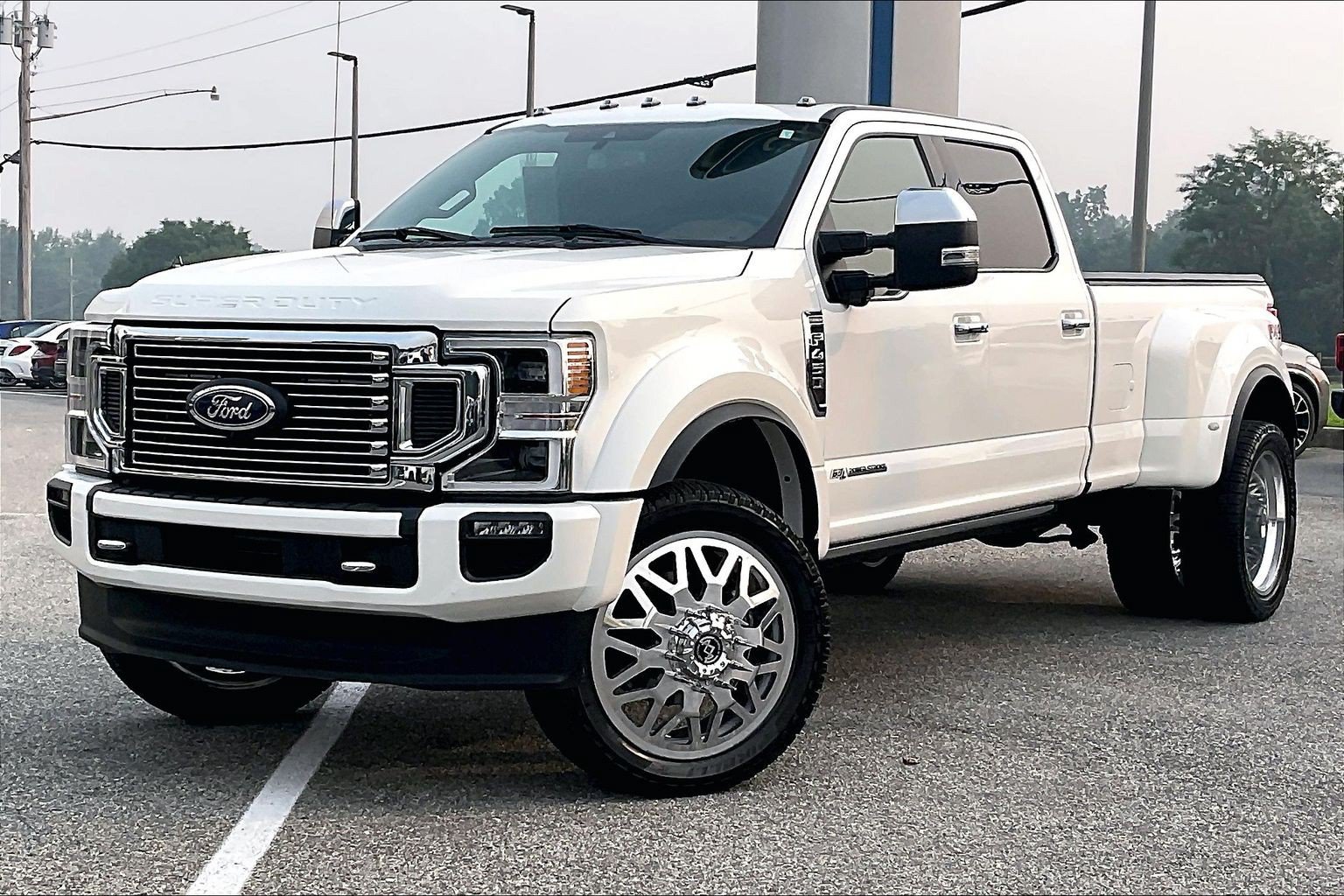 Used 2022 Ford F450 Platinum w/ FX4 Off-Road Package AWD/4WD image 3