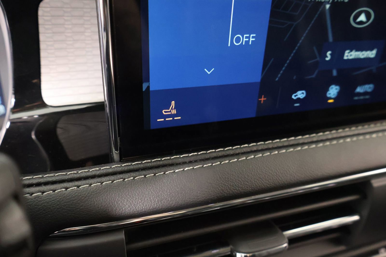 New 2026 Lincoln Corsair Premiere FWD image 8