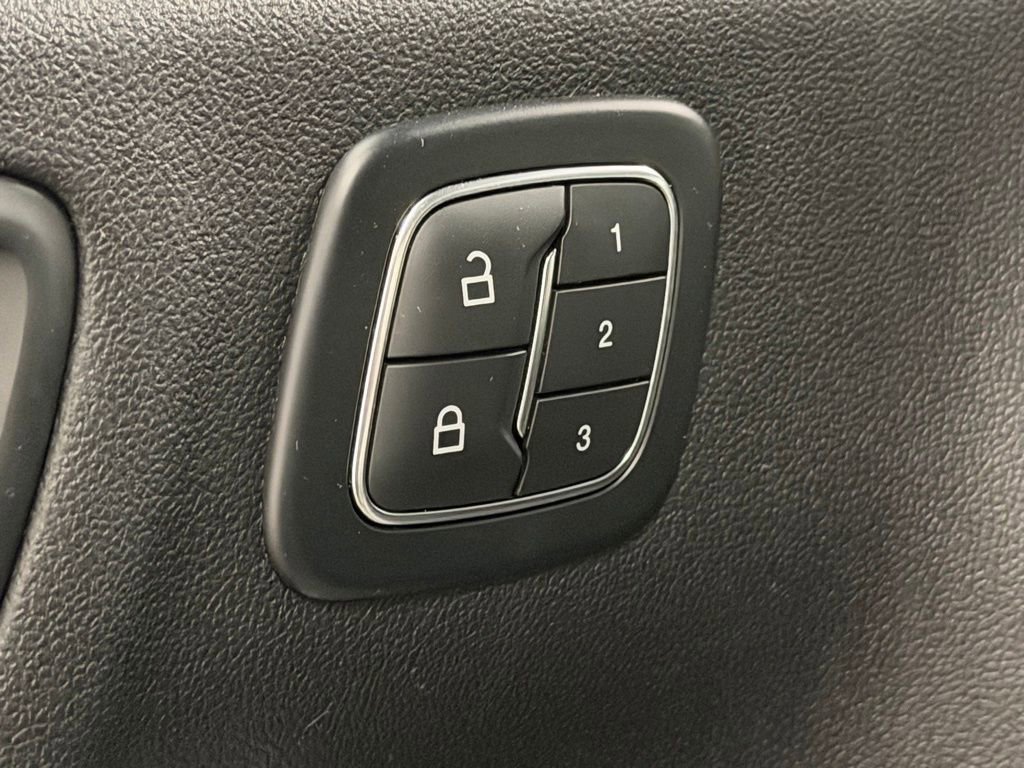 Used 2024 Ford Escape Platinum AWD/4WD image 27