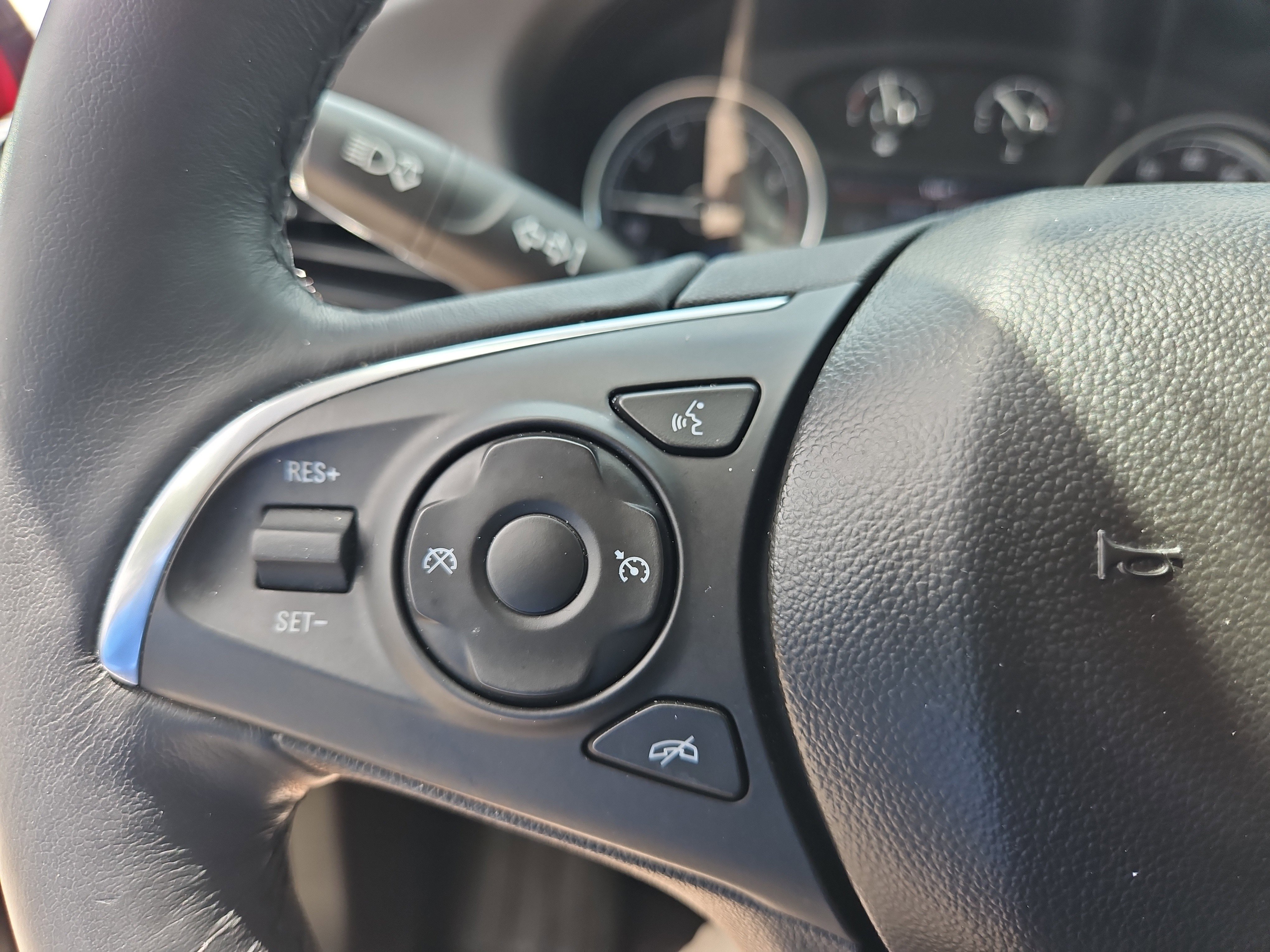 Used 2021 Buick Enclave Essence image 16