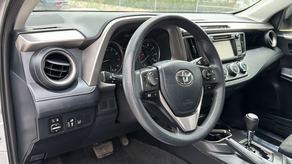 Used 2018 Toyota RAV4 LE image 22