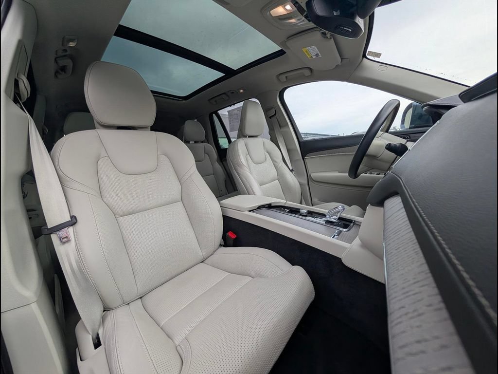 Certified 2025 Volvo XC90 T8 Ultra w/ Protection Package Premier AWD/4WD image 21
