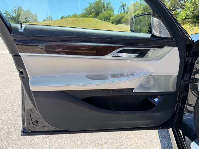 Used 2019 BMW 740i w/ Executive Package RWD image 10