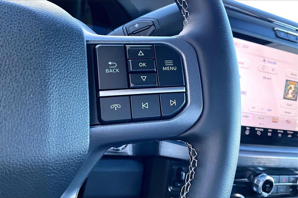 Used 2025 Ford F250 Lariat w/ Black Appearance Package image 14