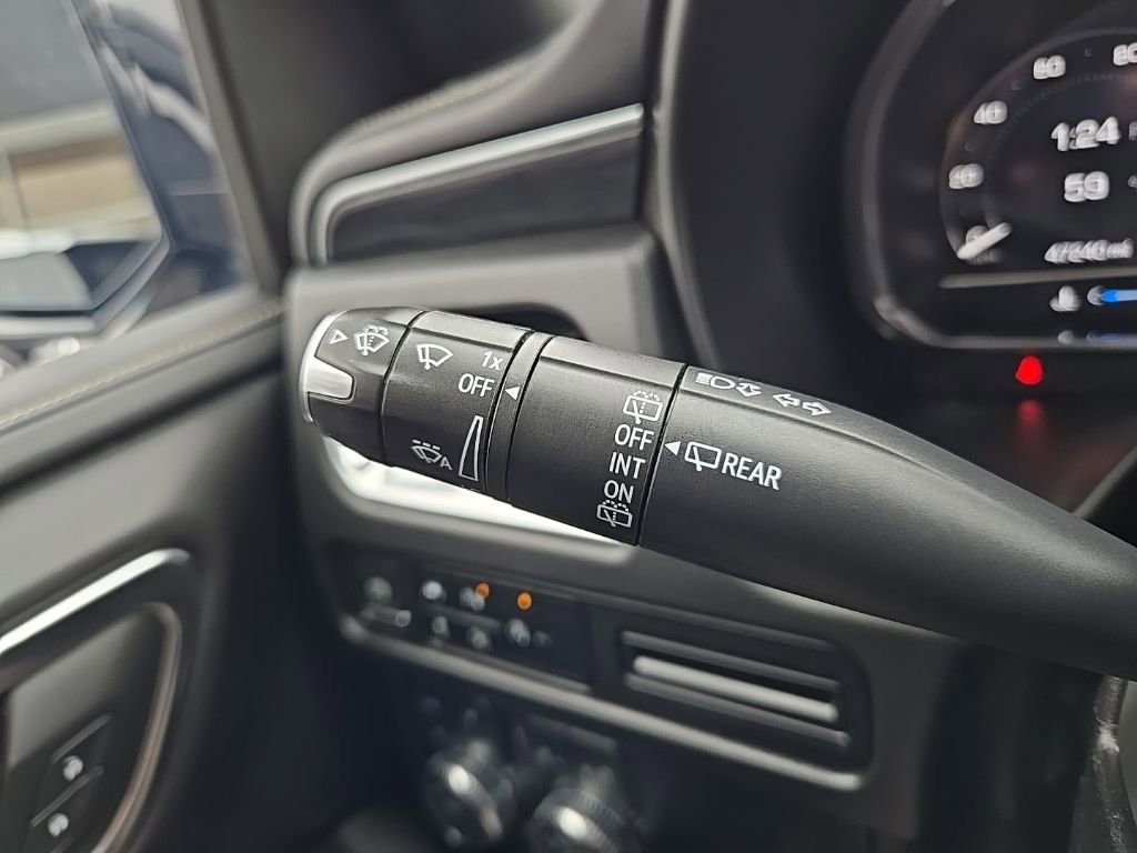 Used 2023 GMC Yukon SLT w/ SLT Premium Package image 18