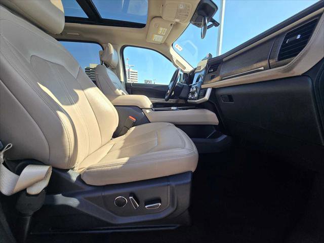 Used 2024 Ford Expedition Limited RWD image 11