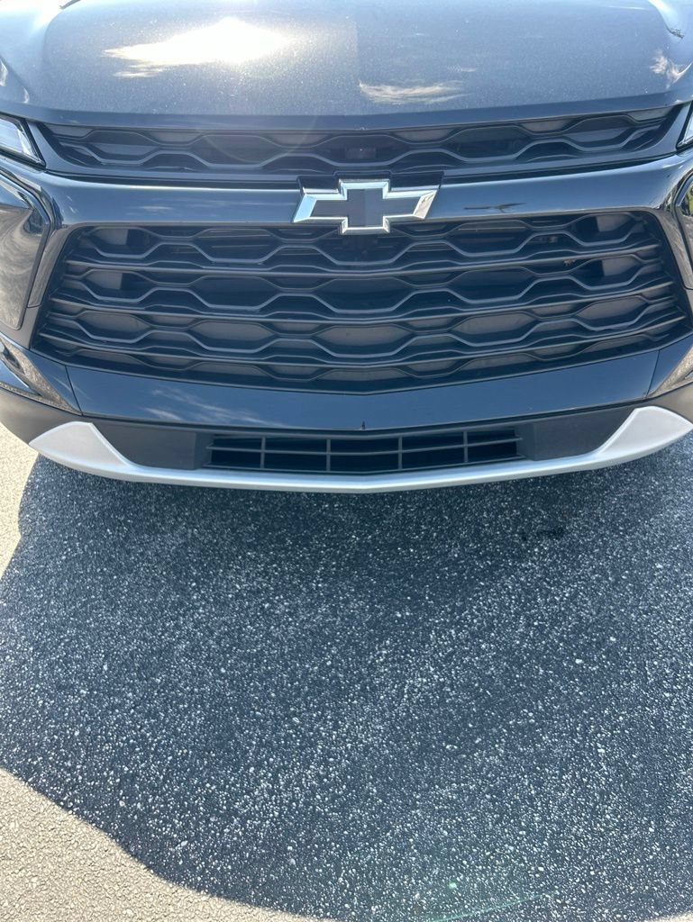 Used 2024 Chevrolet Blazer LT w/ Midnight/Sport Edition FWD image 3
