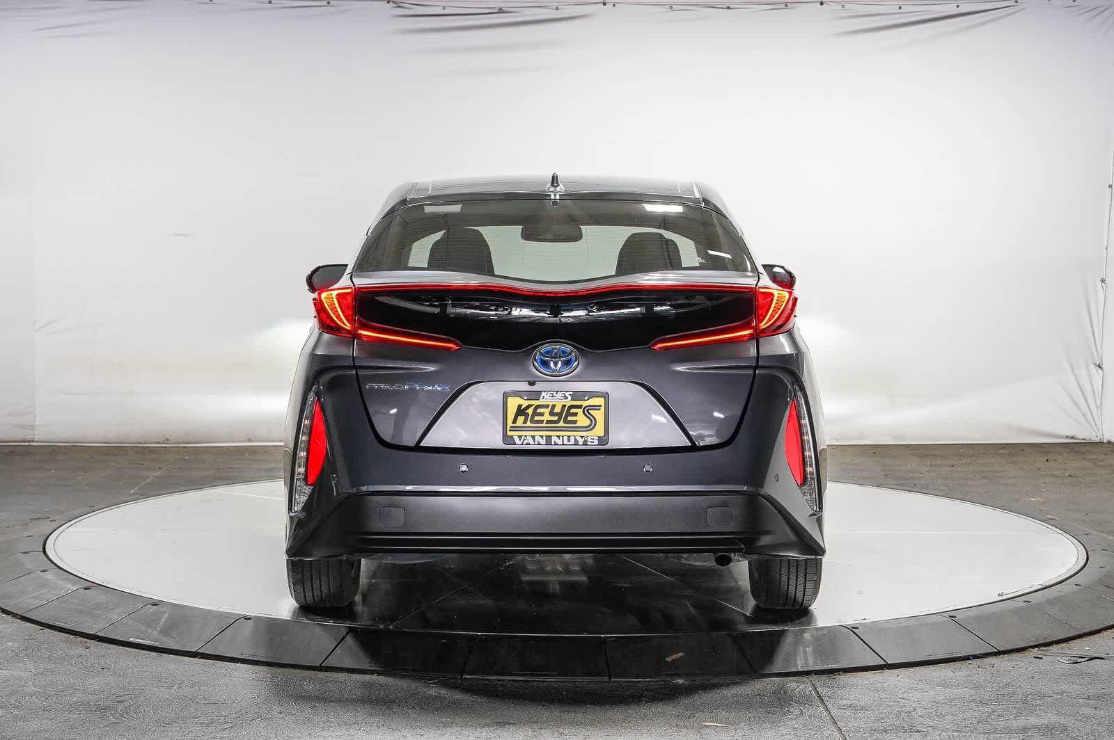 Certified 2018 Toyota Prius Prime Advanced w/ Carpet Mat Package FWD image 4