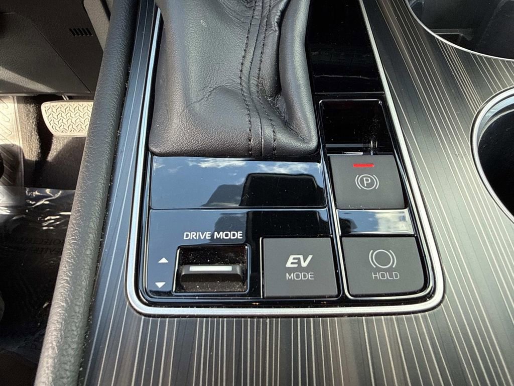 Used 2021 Toyota Sienna Platinum image 35