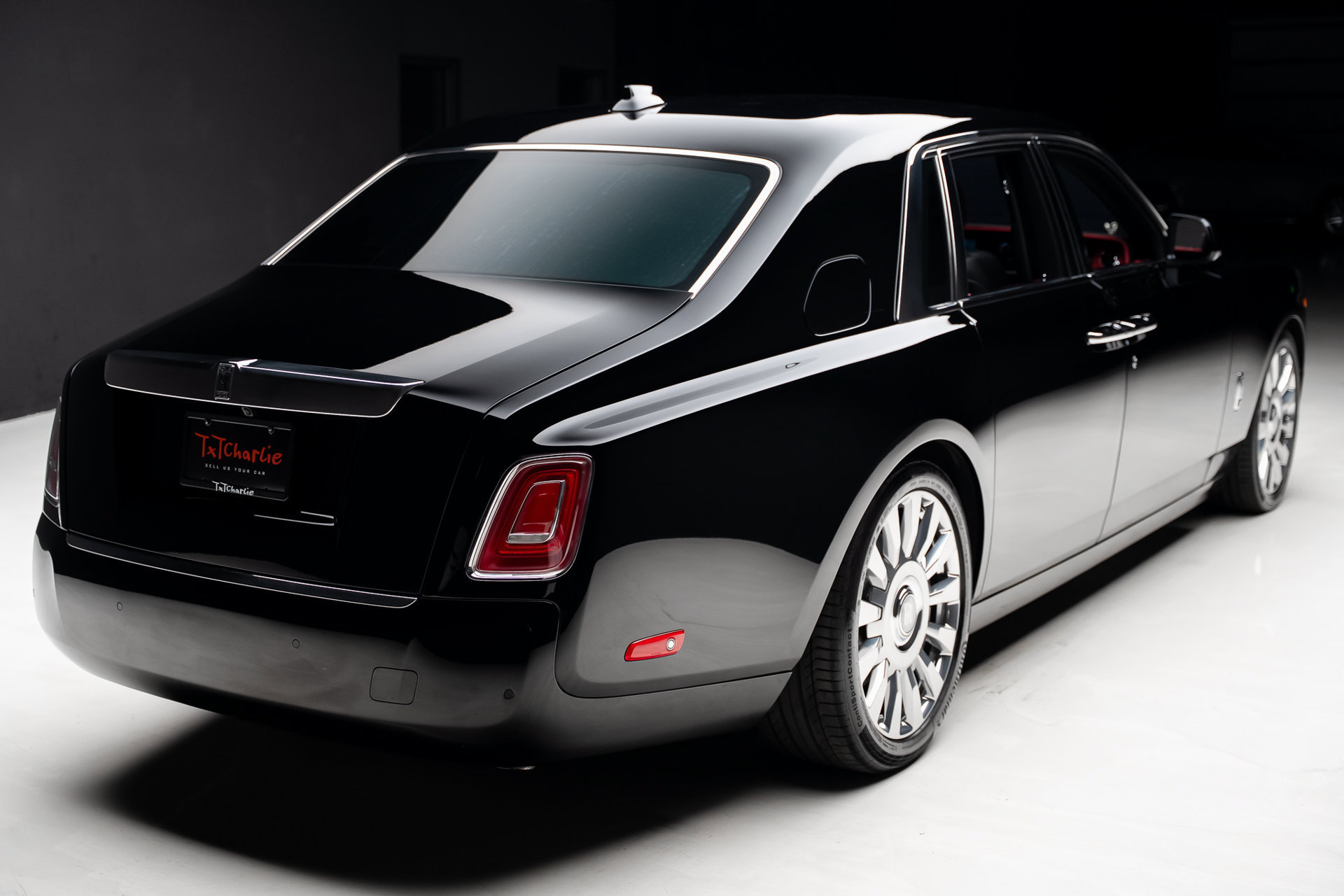 Used 2023 Rolls-Royce Phantom Sedan w/ The Phantom Package RWD image 32