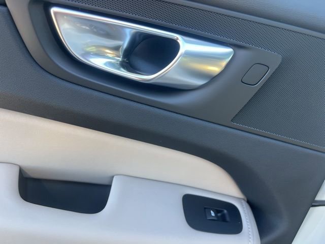 New 2026 Volvo XC60 B5 Plus w/ Protection Package Premier image 20