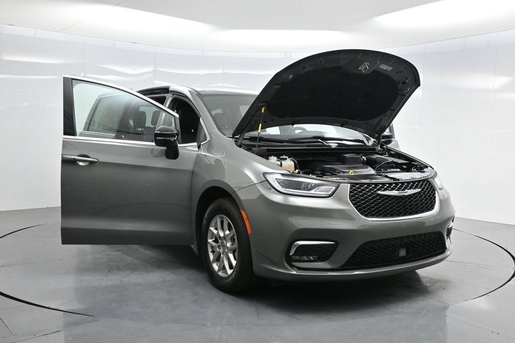 Used 2025 Chrysler Pacifica Select FWD image 53