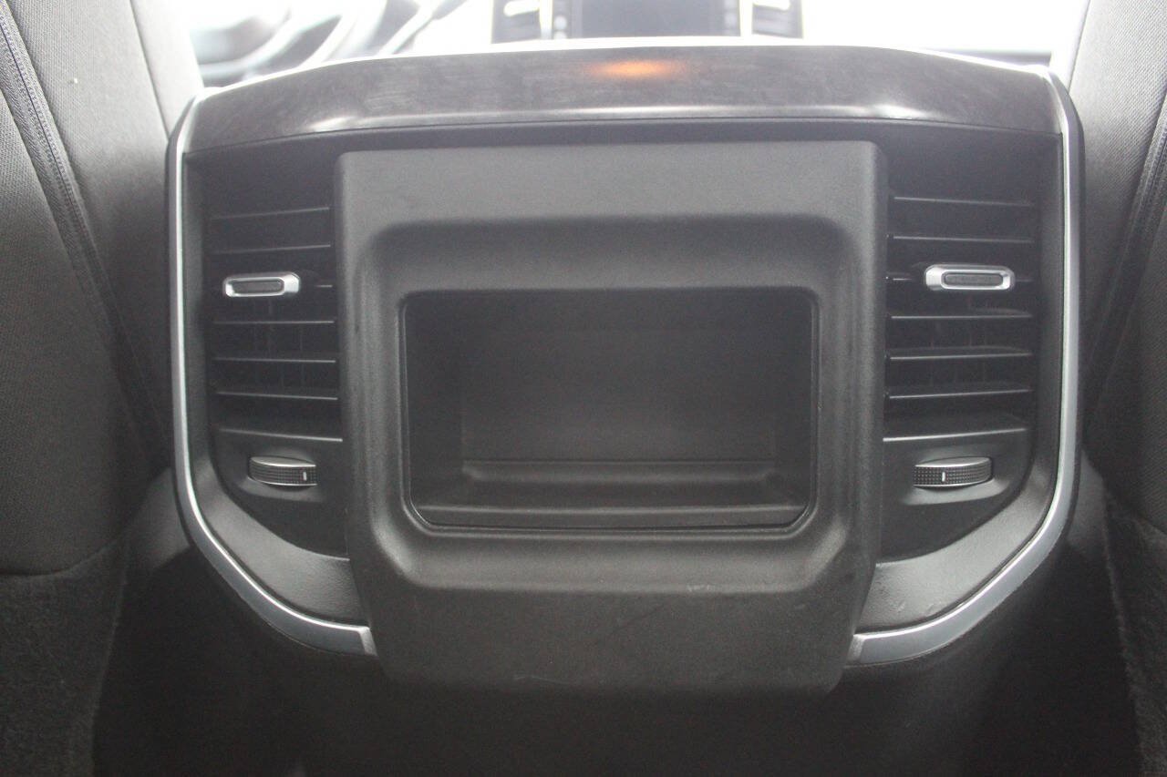 Used 2024 RAM 3500 Big Horn w/ Night Edition AWD/4WD image 21