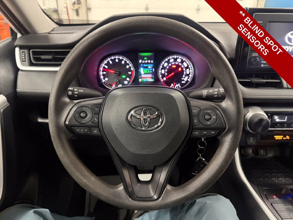 Used 2022 Toyota RAV4 LE AWD/4WD image 17