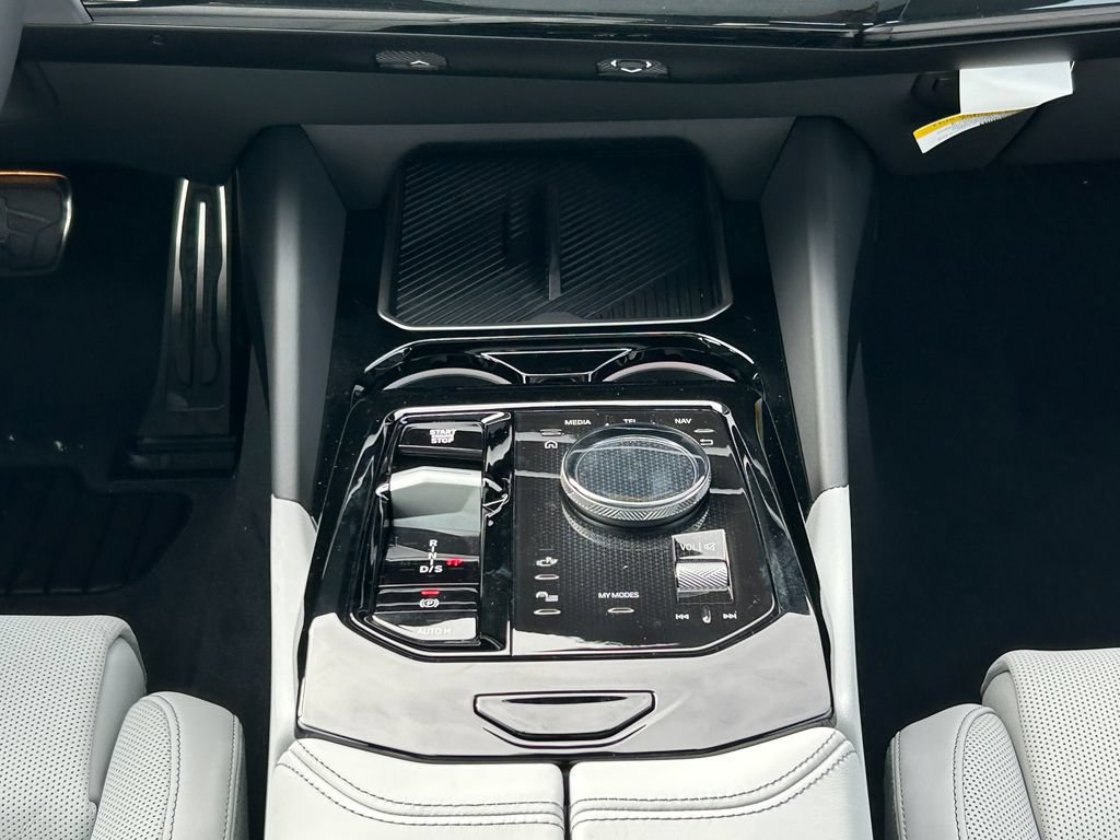 New 2027 BMW 550e xDrive w/ Premium Package AWD/4WD image 27