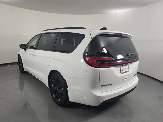 Used 2025 Chrysler Pacifica Limited FWD image 33
