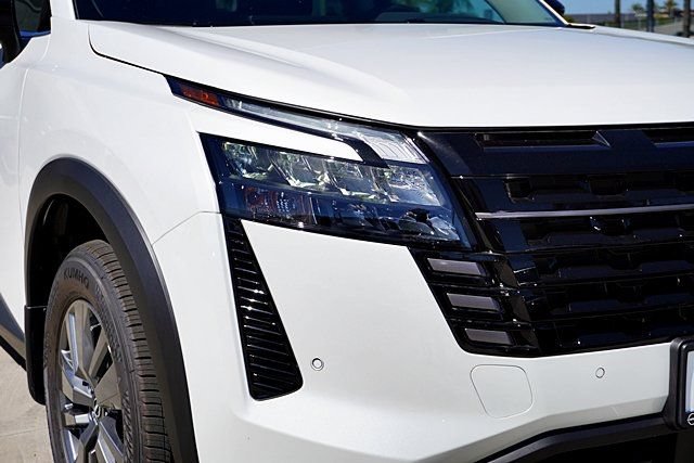New 2026 Nissan Pathfinder SV FWD image 12