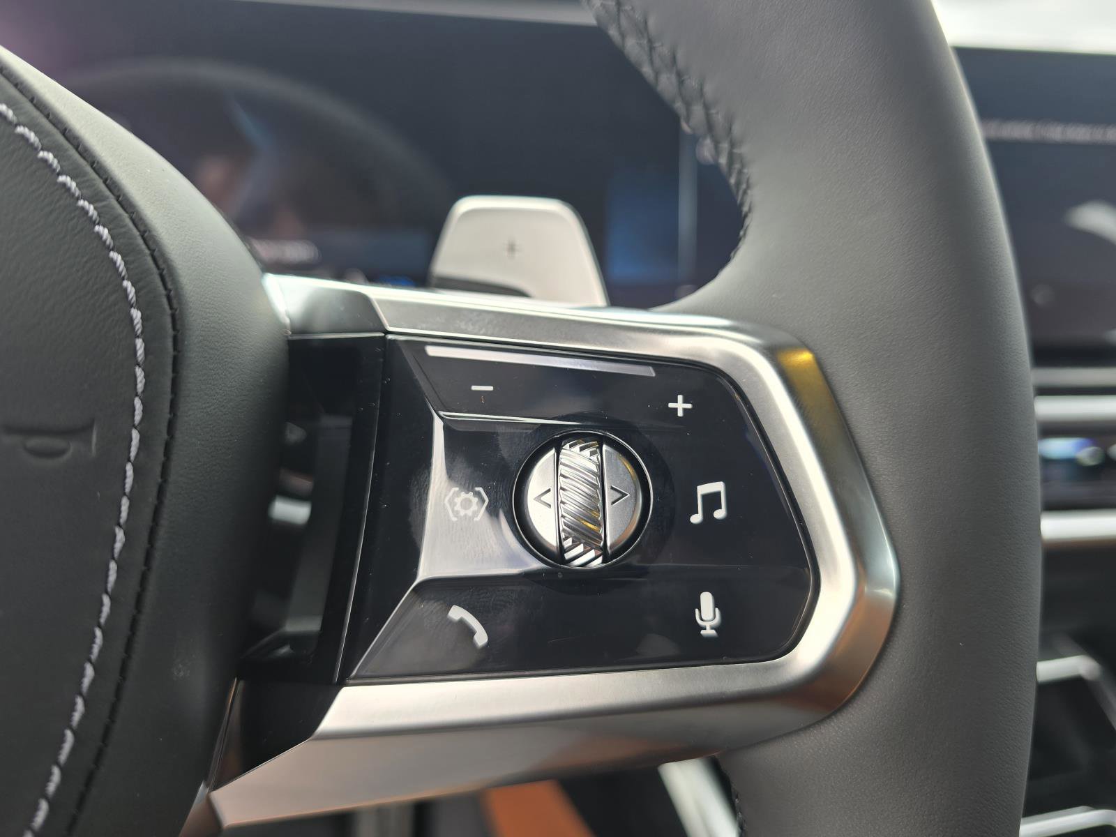 New 2026 BMW 750e xDrive image 17