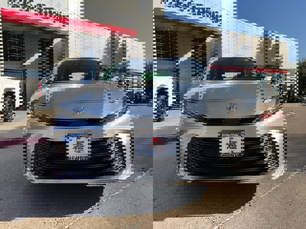 Used 2025 Toyota Camry LE image 4