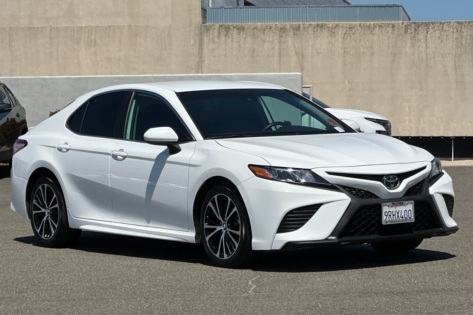 Used 2020 Toyota Camry SE w/ Carpet Mat Package FWD image 5