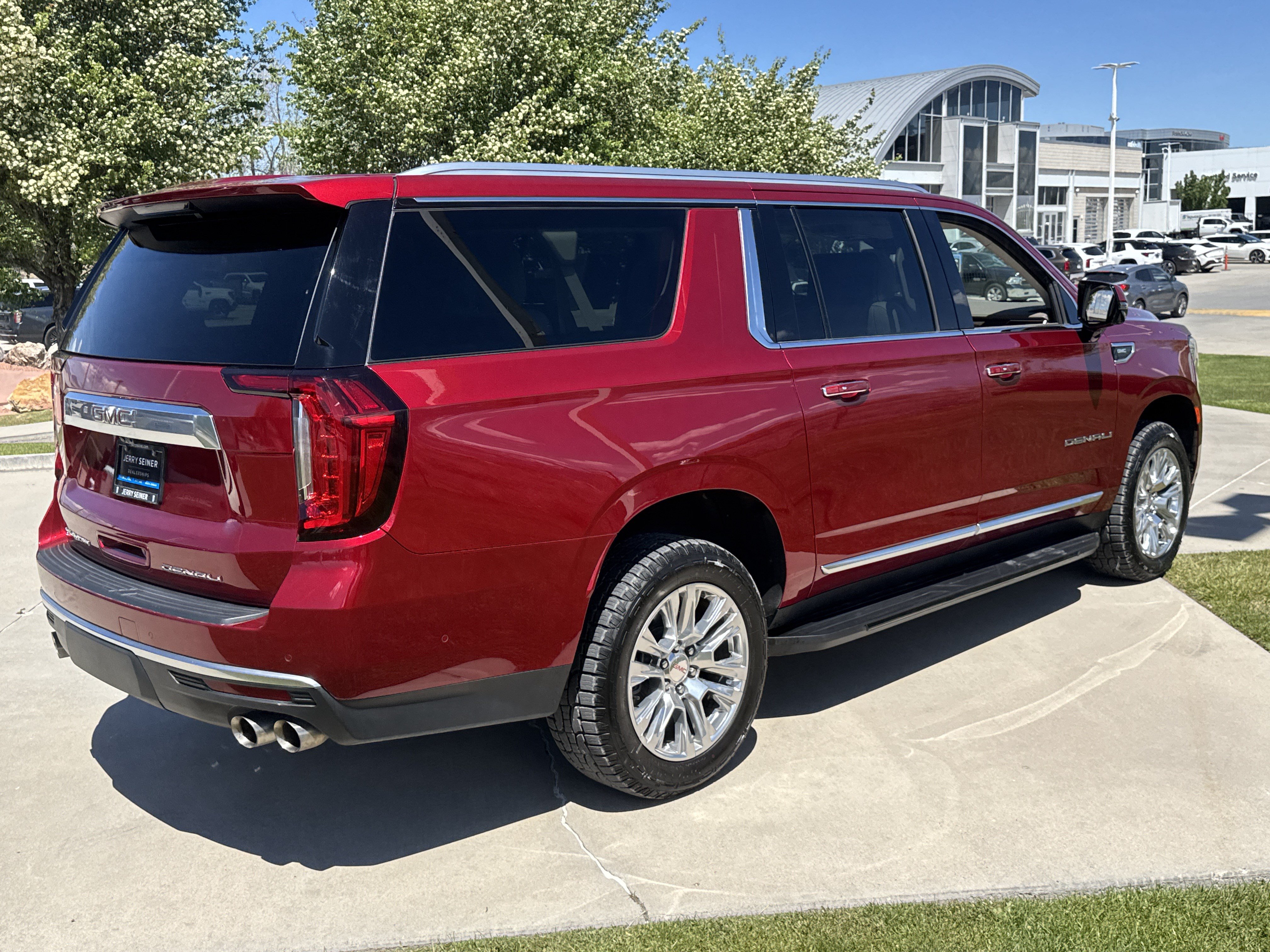 Certified 2024 GMC Yukon XL Denali w/ Advanced Technology Package AWD/4WD image 5