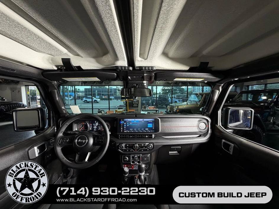 Used 2025 Jeep Wrangler Unlimited Rubicon AWD/4WD image 17