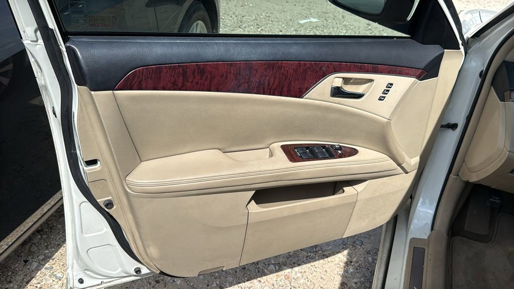 Used 2012 Toyota Avalon Limited FWD image 5