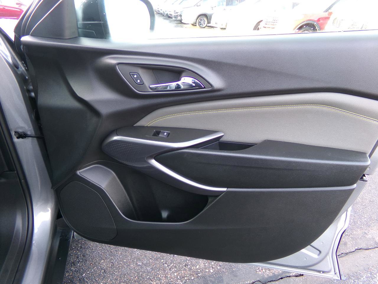 Used 2025 Chevrolet Trax ACTIV w/ Sunroof Package FWD image 33