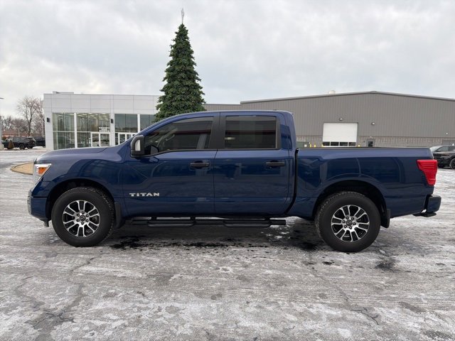 Used 2024 Nissan Titan SV w/ SV Convenience Package image 4