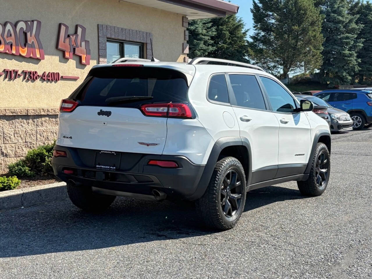 Used 2016 Jeep Cherokee Trailhawk w/ Comfort/Convenience Group AWD/4WD image 3