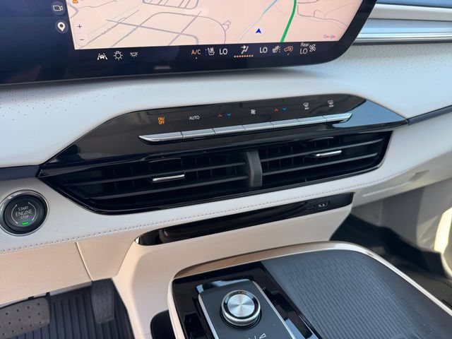 Used 2025 Buick Enclave Avenir AWD/4WD image 22