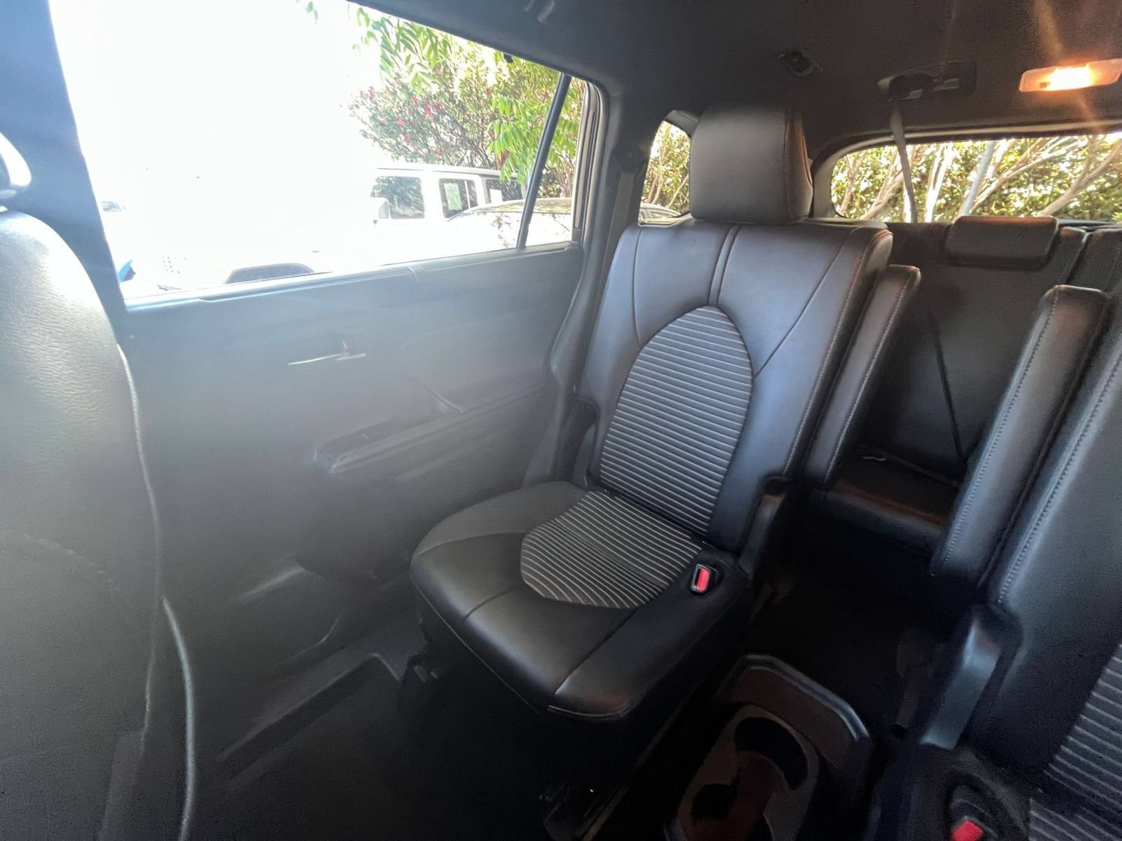 Used 2025 Toyota Highlander XSE AWD/4WD image 39