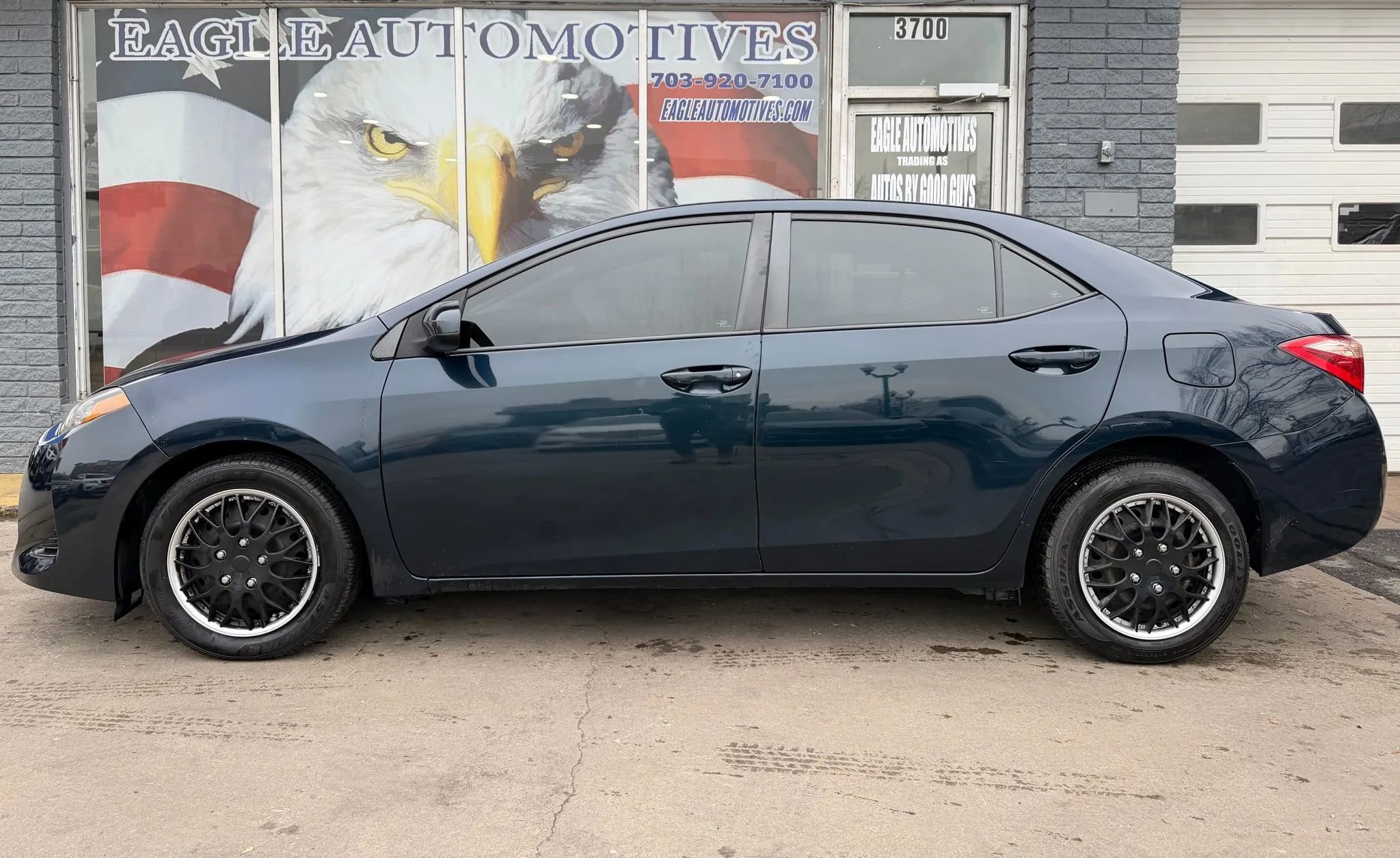 Used 2018 Toyota Corolla LE image 6