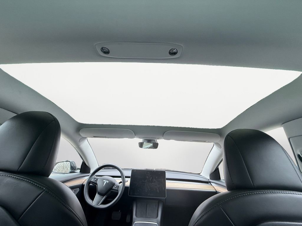 Used 2023 Tesla Model 3 Standard Range image 16