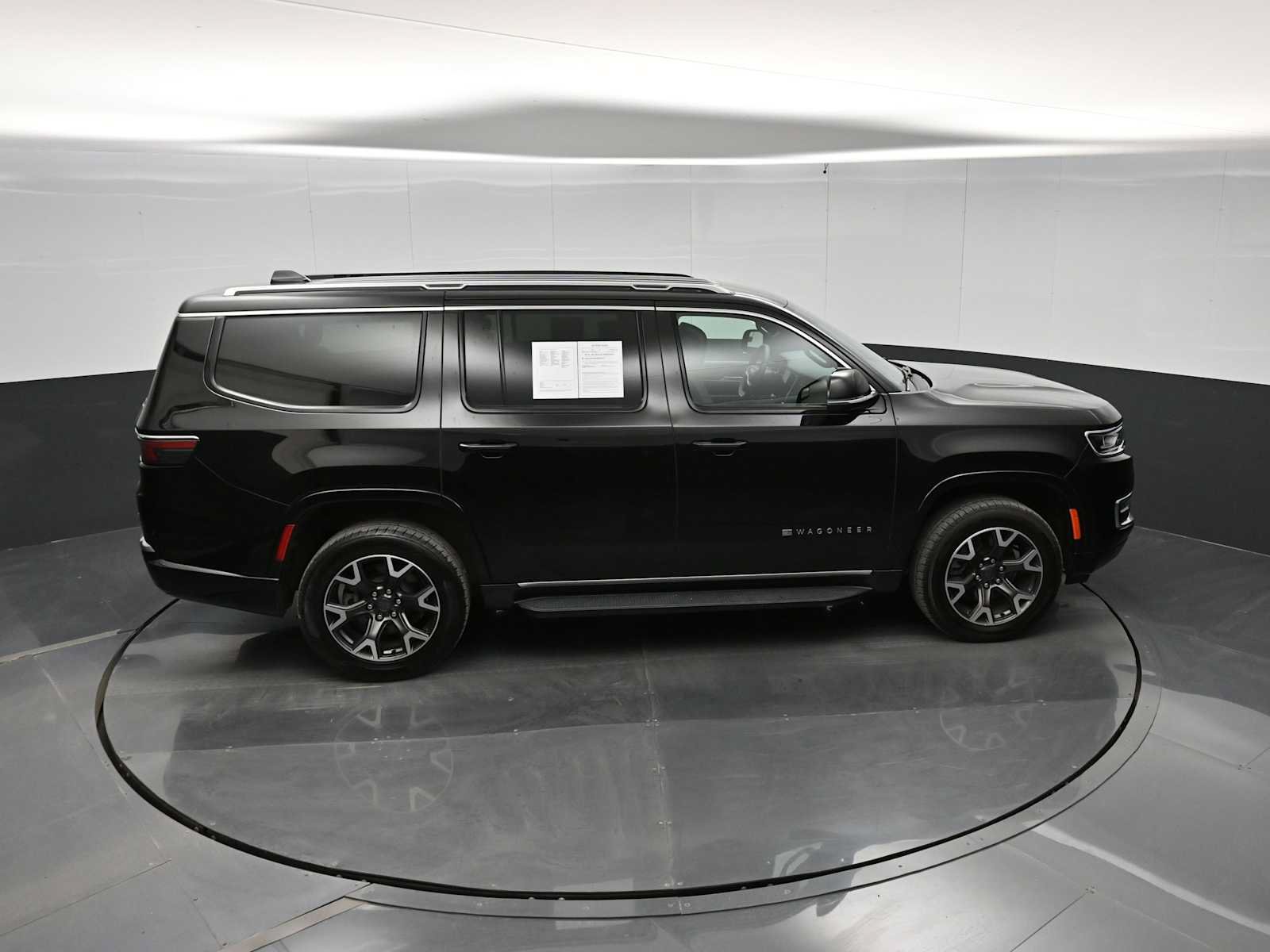 Used 2024 Jeep Wagoneer Series III AWD/4WD image 31