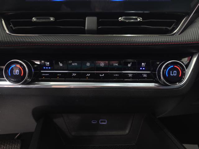 Used 2025 Chevrolet Equinox RS w/ Safety and Technology Package AWD/4WD image 19