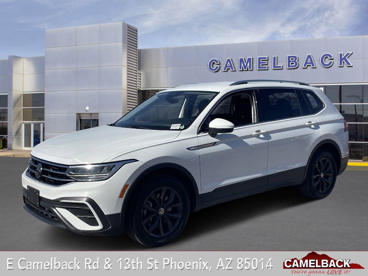 Used 2024 Volkswagen Tiguan SE image 1