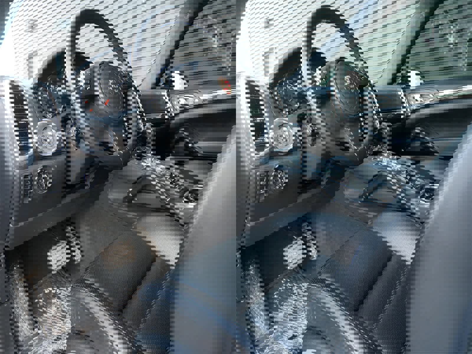 Used 2014 Porsche Cayenne Turbo image 4