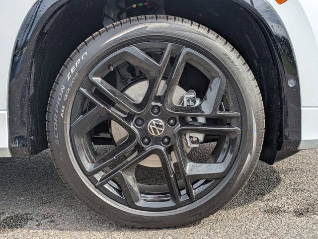 New 2026 Volkswagen Tiguan SE R-Line image 11