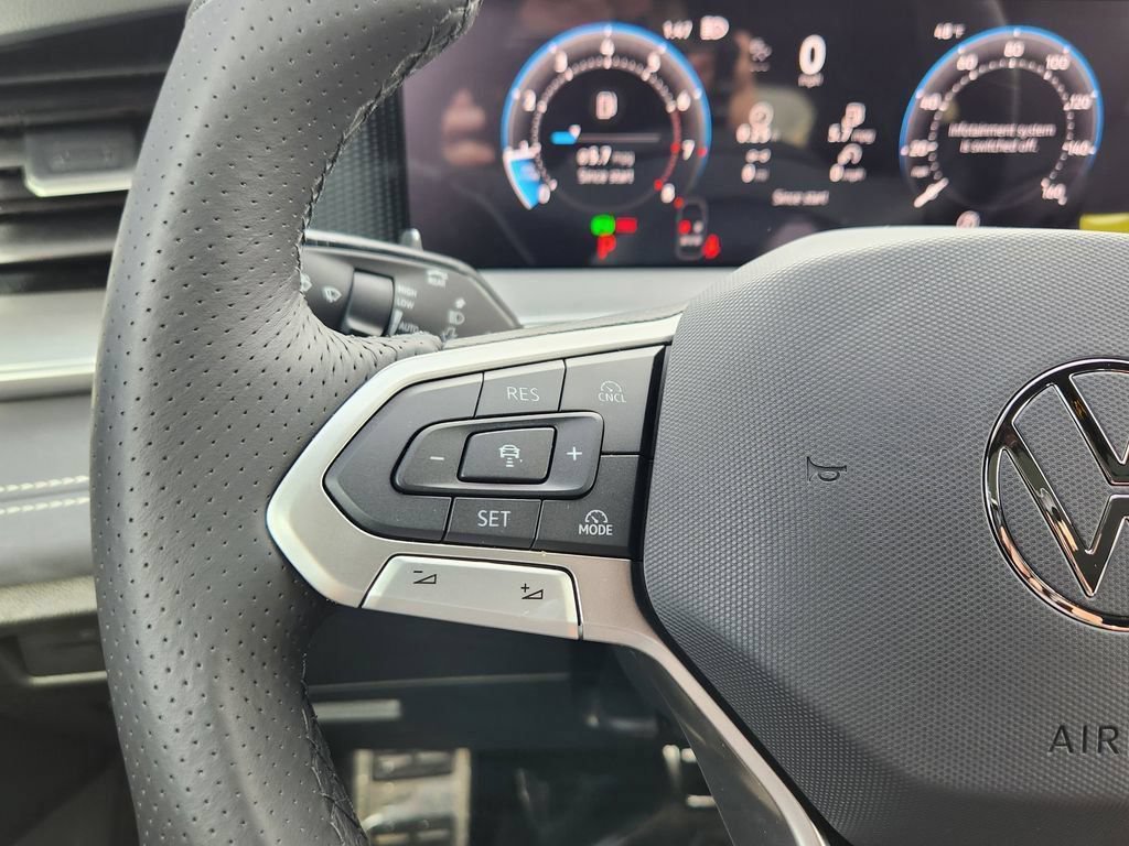 New 2026 Volkswagen Tiguan SE R-Line AWD/4WD image 16