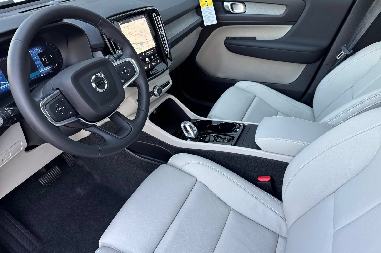 New 2026 Volvo XC40 B5 Plus w/ Protection Package Premier AWD/4WD image 9