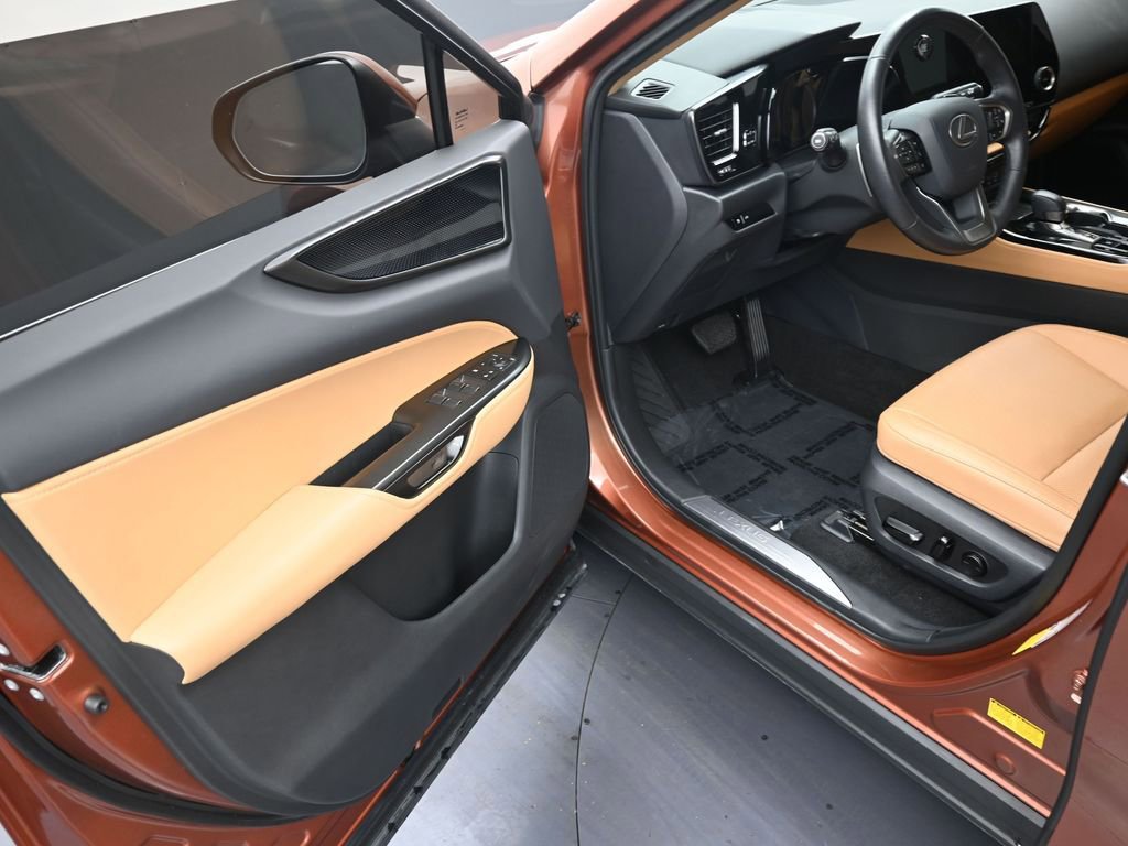 Used 2025 Lexus NX 250 FWD w/ Accessory Package (A2) image 10