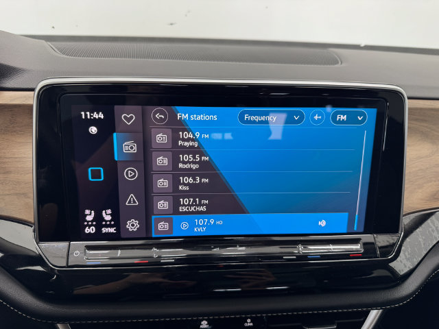 Used 2024 Volkswagen Atlas SE w/ Panoramic Sunroof Package FWD image 30